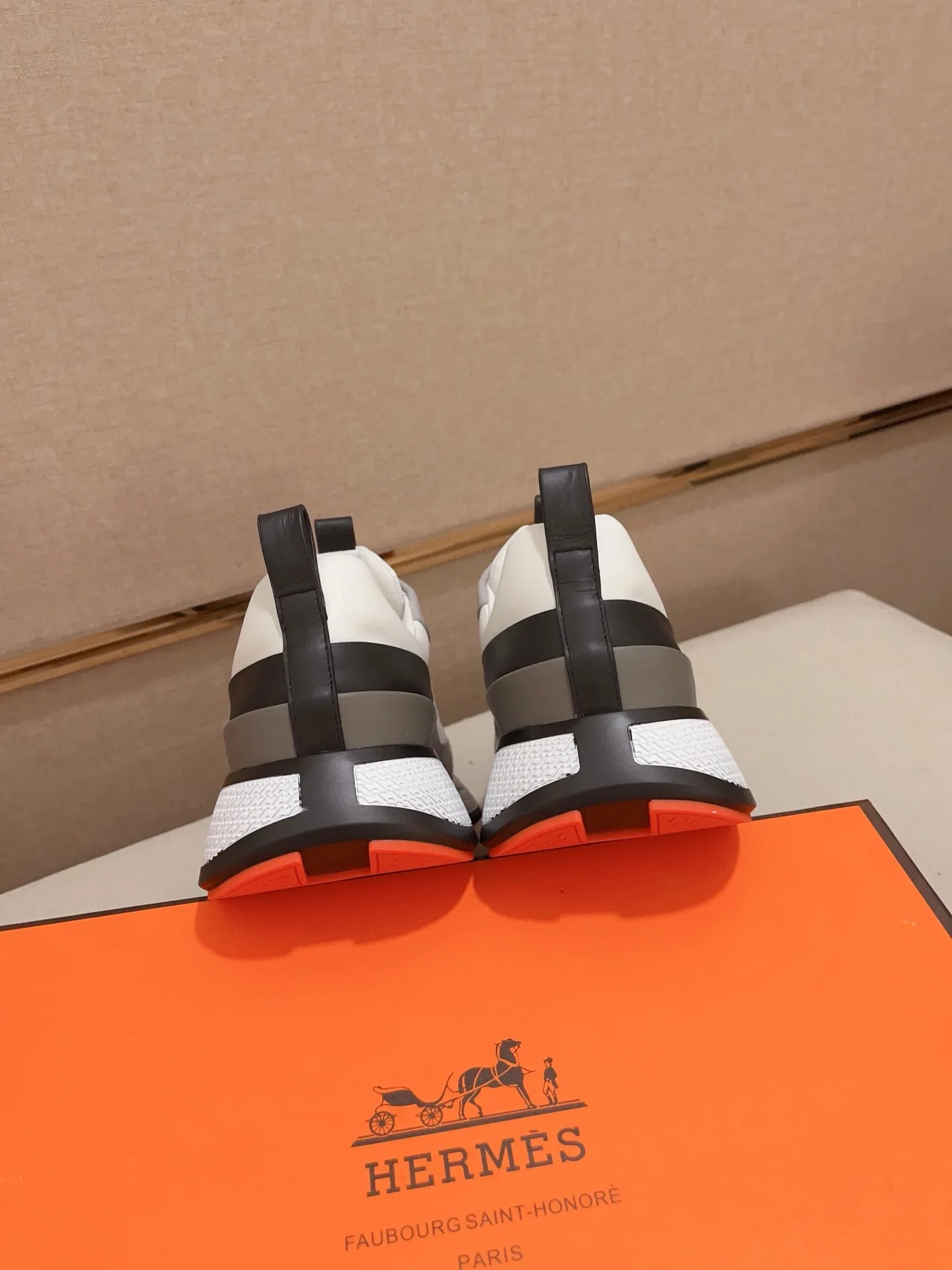 Men's clothing and shoes💰: 660💰《HERMES》【Classic Original Version】Hermès; Top 🔝 Purchasing Agency 🔍🔍Men’s latest 🇺🇸 counters are on sale simultaneously, original imported from Italy ▲▲Silk cowhide with breathable fabric ▲▲ (high-end and expensive Qi·Grade) Exquisite workmanship (Italian 🇮🇹Imported water-dyed 🐂cowhide lining) Sole: Original sole provided by the original factory, ⚠️Exclusive double-layer activity·TPR·Rubber·Combined molded outsole; Super·comfortable·wear-resistant·non-slip·environmental protection The real thing is more beautiful if you take the real thing (high quality, follow the order), you can enter and exit the counter at will * Number of yards: 38·39·40·41·42·43·44# (can be customized 45.)